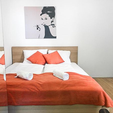 Lovely 2Br Shared Apartment, Enkplatz U3, 15Min To Center ウィーン エクステリア 写真